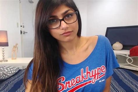 mia khalifa fucks a fan